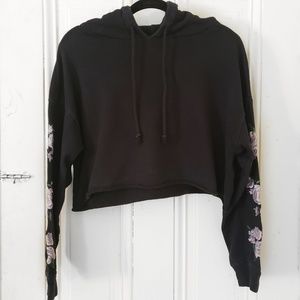 Cropped black hoodie with Flowers down the sleeves